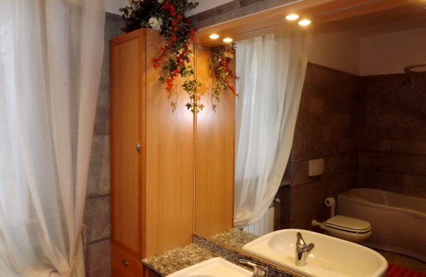 photo 20 Owner direct vacation rental Verbania villa Piedmont Verbano-Cusio-Ossola Province bathroom 1