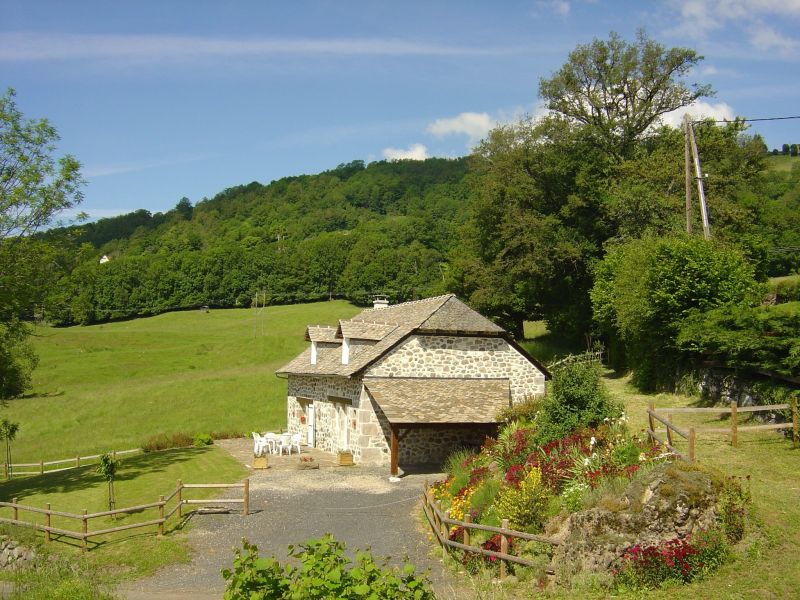 photo 0 Owner direct vacation rental Vic-sur-Cre gite Auvergne Cantal Outside view