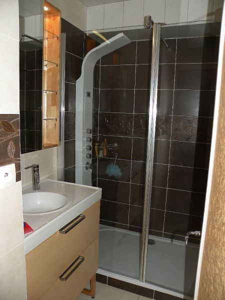 photo 5 Owner direct vacation rental Les 2 Alpes appartement Rhone-Alps Isre bathroom 1