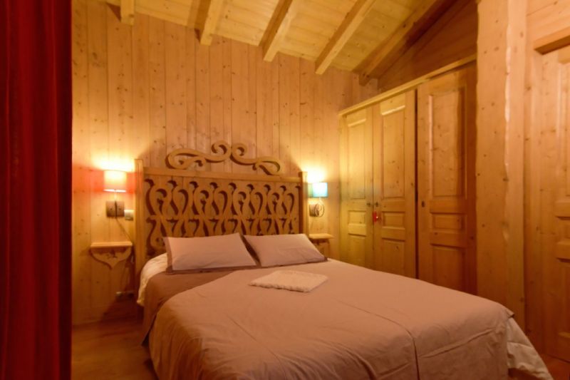 photo 13 Owner direct vacation rental Samons chalet Rhone-Alps Haute-Savoie bedroom 2