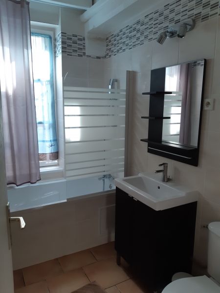 photo 9 Owner direct vacation rental Honfleur studio Basse-Normandie Calvados bathroom