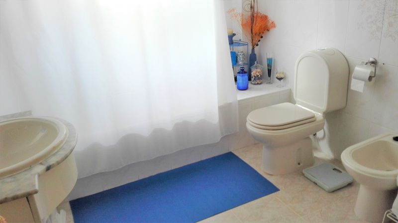 photo 14 Owner direct vacation rental Peniche appartement Estremadura  and Ribatejo  bathroom