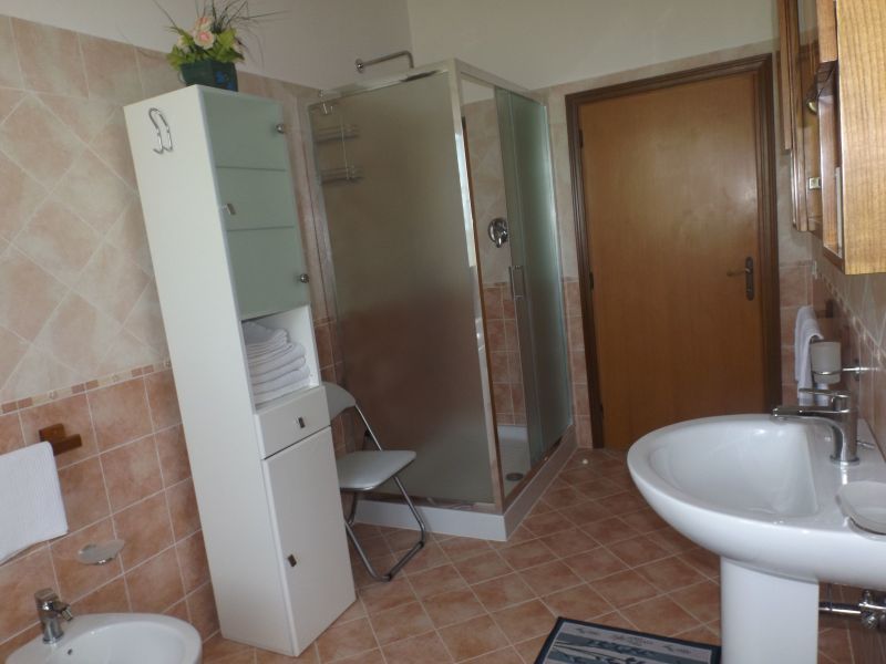 photo 8 Owner direct vacation rental Cortona appartement Tuscany Arezzo Province bathroom