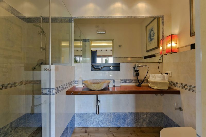 photo 16 Owner direct vacation rental Florence villa Tuscany Florence Province bathroom 3