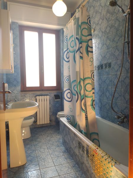photo 11 Owner direct vacation rental Alba Adriatica appartement Abruzzo Teramo Province bathroom 1