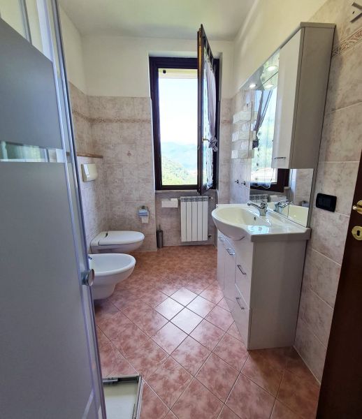 photo 14 Owner direct vacation rental Sal villa Lombardy Brescia Province bathroom