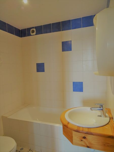 photo 13 Owner direct vacation rental Barfleur maison Basse-Normandie Manche Washing facilities 1