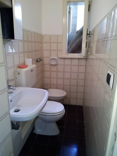 photo 5 Owner direct vacation rental Pescoluse appartement Puglia Lecce Province bathroom 1