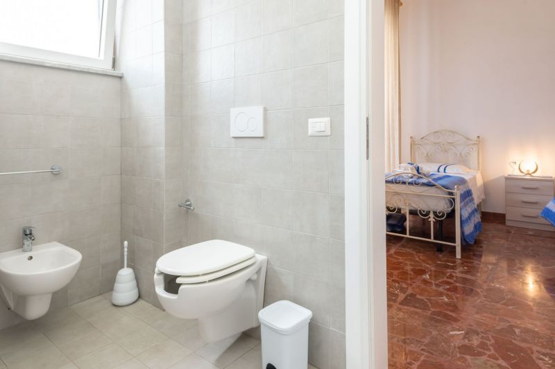 photo 10 Owner direct vacation rental Alliste appartement   bathroom 1