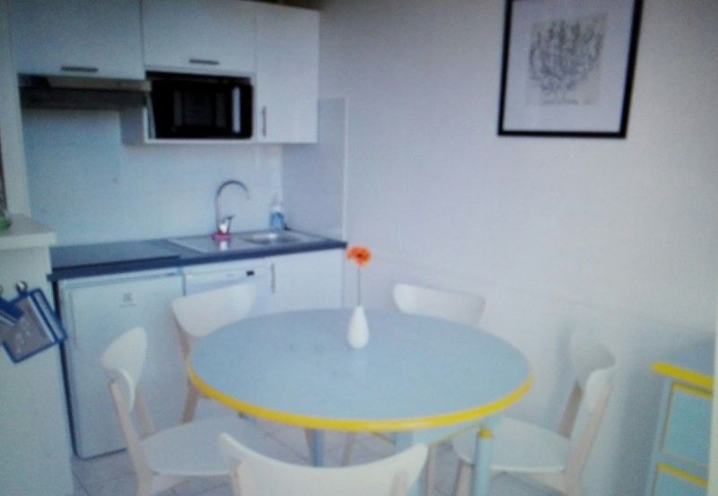 photo 10 Owner direct vacation rental La Couarde-sur-Mer appartement Poitou-Charentes Charente-Maritime Open-plan kitchen