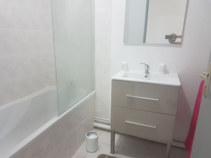 photo 8 Owner direct vacation rental La Rochelle appartement Poitou-Charentes Charente-Maritime bathroom
