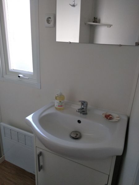 photo 14 Owner direct vacation rental Saint Jean de Monts mobilhome Pays de la Loire Vende Washing facilities