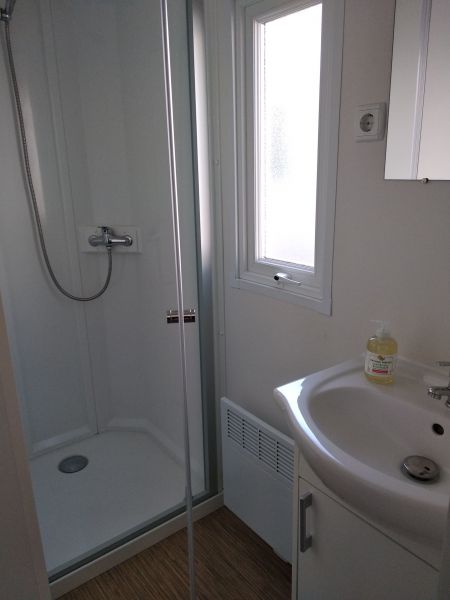 photo 15 Owner direct vacation rental Saint Jean de Monts mobilhome Pays de la Loire Vende Washing facilities