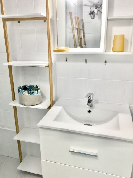 photo 11 Owner direct vacation rental Sainte Anne (Guadeloupe) appartement Grande Terre  Washing facilities