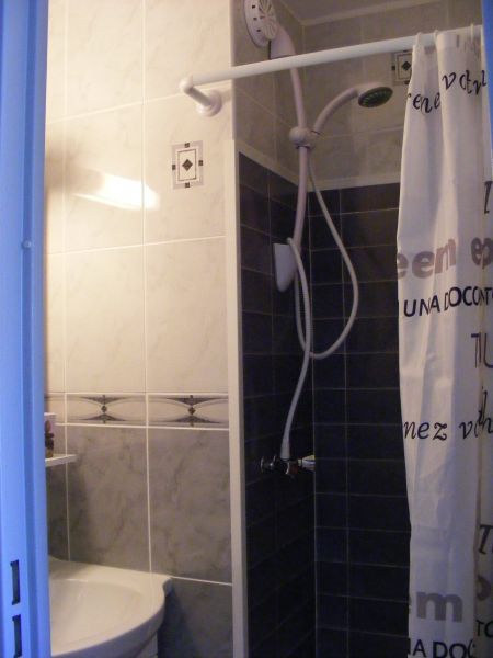 photo 9 Owner direct vacation rental Argeles sur Mer studio Languedoc-Roussillon Pyrnes-Orientales Washing facilities