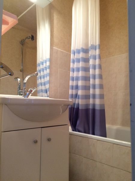 photo 11 Owner direct vacation rental Tignes studio Rhone-Alps Savoie bathroom