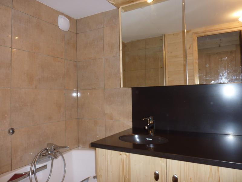 photo 11 Owner direct vacation rental Les Menuires appartement Rhone-Alps Savoie bathroom