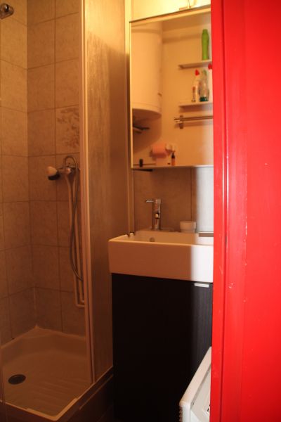 photo 16 Owner direct vacation rental Les Menuires studio Rhone-Alps Savoie Washing facilities