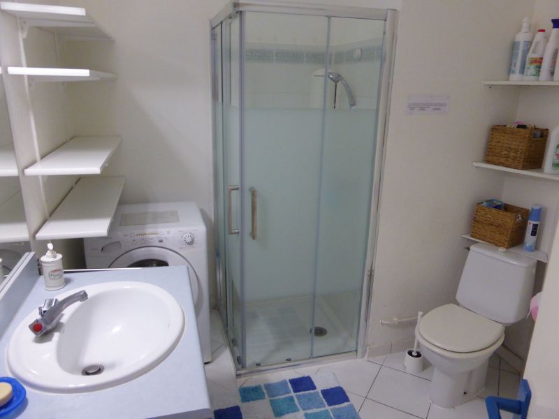 photo 13 Owner direct vacation rental Sete appartement Languedoc-Roussillon Hrault Washing facilities