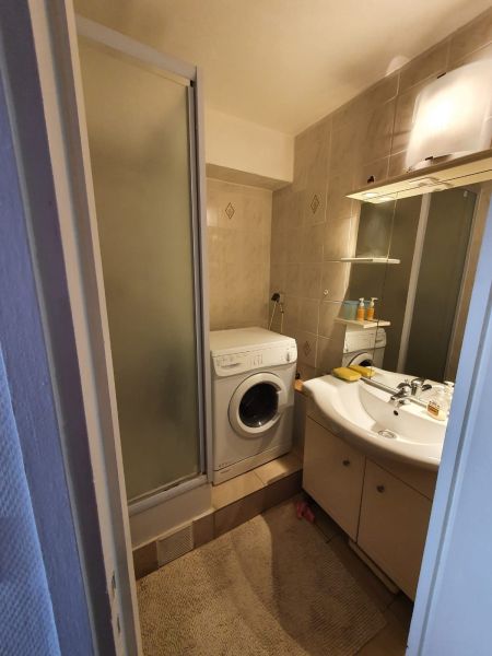 photo 6 Owner direct vacation rental Deauville studio Basse-Normandie Calvados Washing facilities