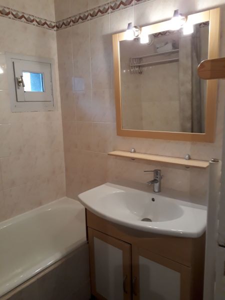 photo 12 Owner direct vacation rental Alpe d'Huez appartement Rhone-Alps Isre bathroom