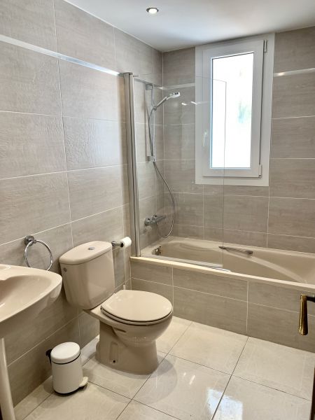 photo 11 Owner direct vacation rental Rosas appartement Catalonia Girona (province of) bathroom