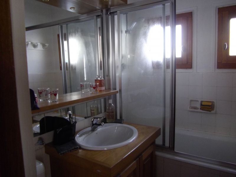 photo 12 Owner direct vacation rental Les Contamines Montjoie chalet Rhone-Alps Haute-Savoie bathroom