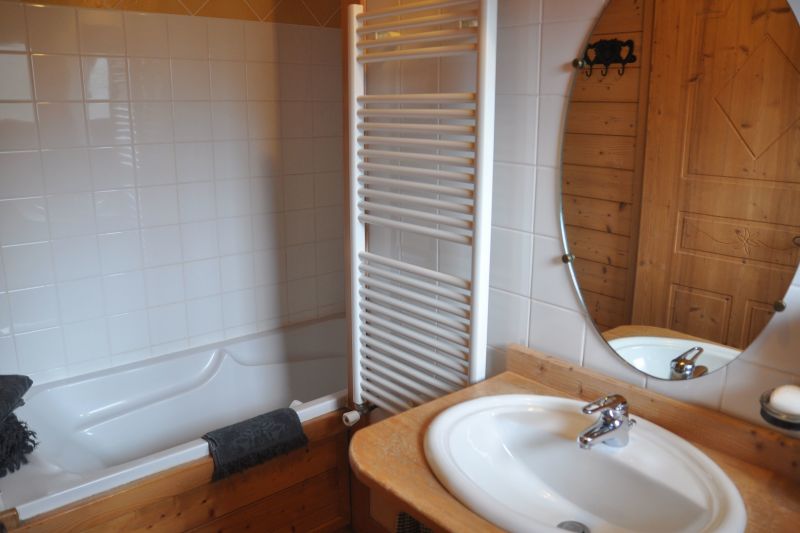 photo 9 Owner direct vacation rental Samons appartement Rhone-Alps Haute-Savoie bathroom