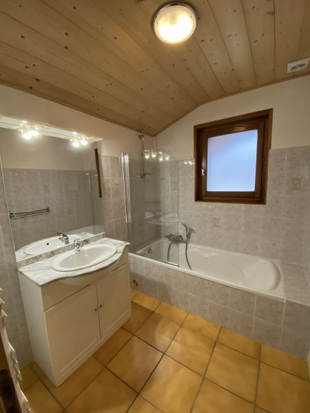 photo 10 Owner direct vacation rental Morzine appartement Rhone-Alps Haute-Savoie bathroom