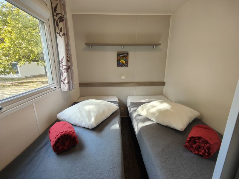 photo 6 Owner direct vacation rental Biscarrosse mobilhome Aquitaine Landes bedroom 2