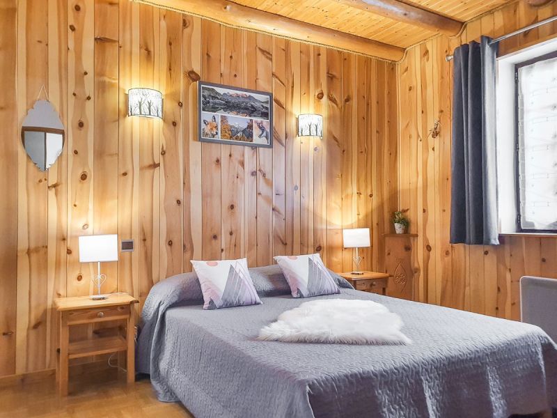 photo 6 Owner direct vacation rental Val Cenis chalet Rhone-Alps Savoie bedroom 1