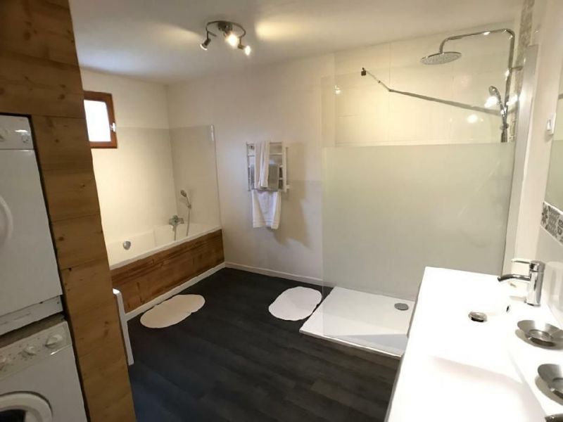 photo 15 Owner direct vacation rental Valloire chalet Rhone-Alps Savoie bathroom