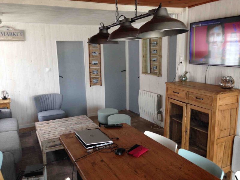 photo 9 Owner direct vacation rental Gruissan chalet Languedoc-Roussillon Aude Dining room
