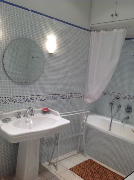 photo 15 Owner direct vacation rental Font Romeu appartement Languedoc-Roussillon Pyrnes-Orientales bathroom