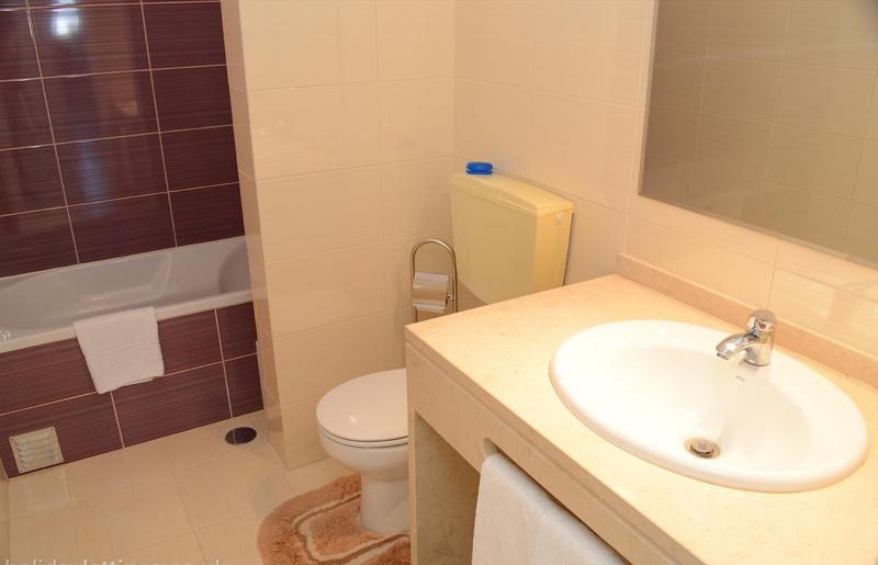 photo 11 Owner direct vacation rental Carvoeiro appartement Algarve  bathroom 1