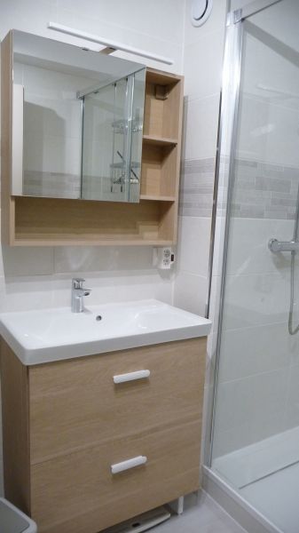 photo 19 Owner direct vacation rental Alpe d'Huez studio Rhone-Alps Isre bathroom