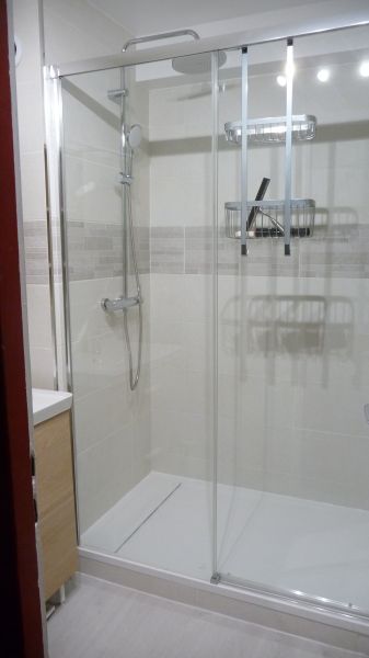 photo 20 Owner direct vacation rental Alpe d'Huez studio Rhone-Alps Isre bathroom