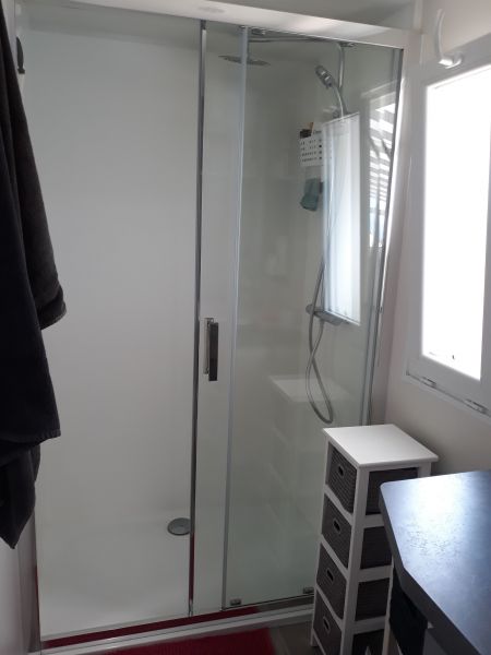 photo 8 Owner direct vacation rental Saint Raphael mobilhome Provence-Alpes-Cte d'Azur Var Washing facilities