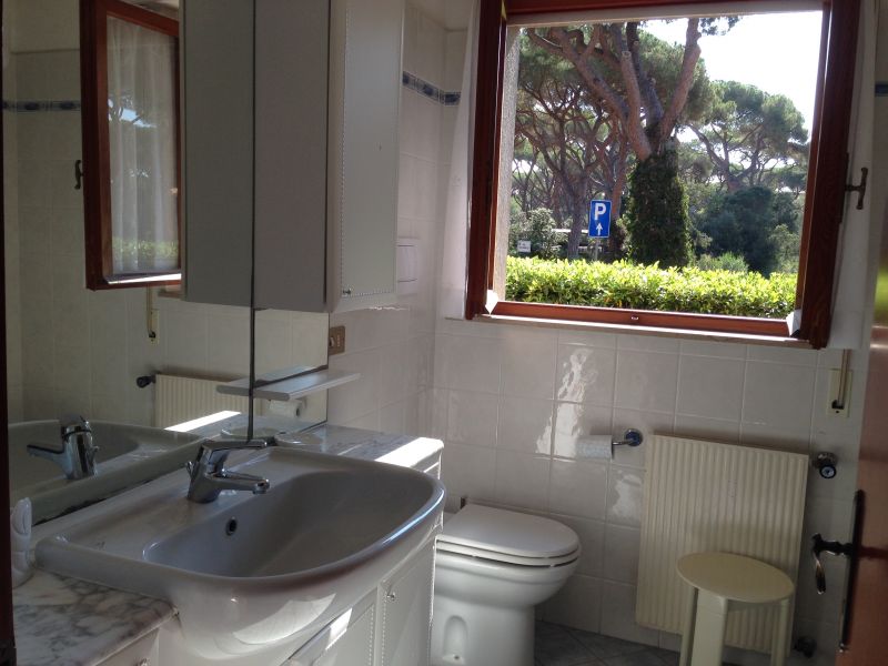 photo 14 Owner direct vacation rental Castiglione della Pescaia appartement Tuscany Grosseto Province bathroom