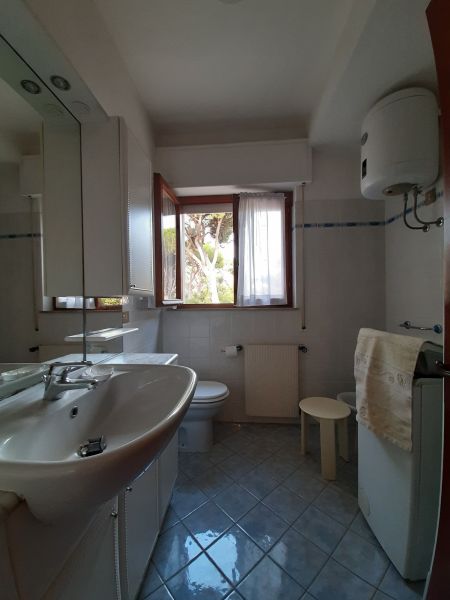 photo 16 Owner direct vacation rental Castiglione della Pescaia appartement Tuscany Grosseto Province bathroom