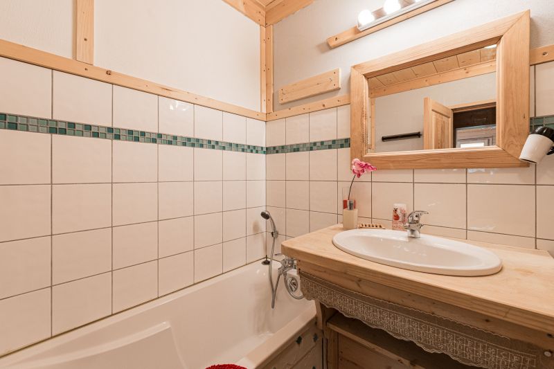 photo 13 Owner direct vacation rental Saint Gervais Mont-Blanc appartement Rhone-Alps Haute-Savoie bathroom