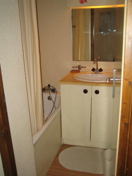 photo 1 Owner direct vacation rental Praz de Lys Sommand studio Rhone-Alps Haute-Savoie bathroom