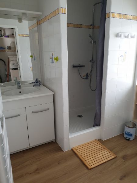 photo 20 Owner direct vacation rental Blainville-sur-Mer gite Basse-Normandie Manche bathroom