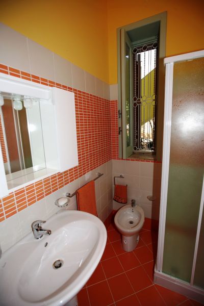 photo 26 Owner direct vacation rental Avola villa Sicily Syracuse Province bathroom