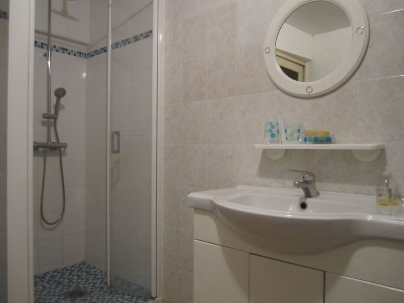 photo 6 Owner direct vacation rental Ars en R maison Poitou-Charentes Charente-Maritime bathroom