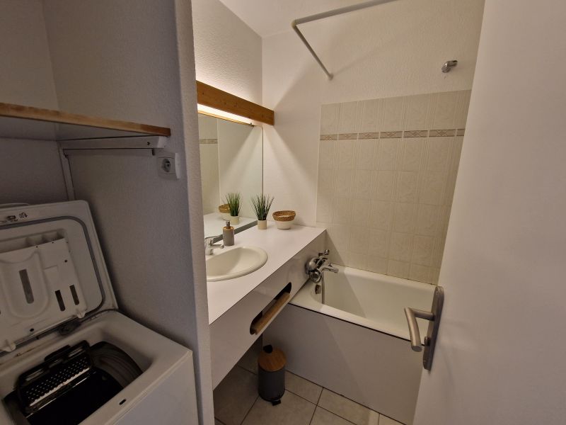 photo 12 Owner direct vacation rental La Rochelle appartement Poitou-Charentes Charente-Maritime bathroom