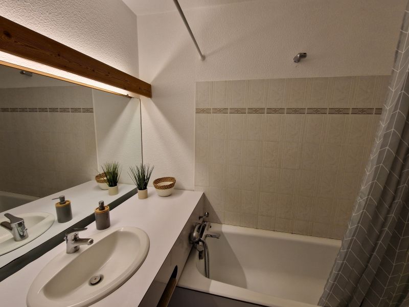 photo 11 Owner direct vacation rental La Rochelle appartement Poitou-Charentes Charente-Maritime bathroom