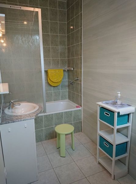 photo 10 Owner direct vacation rental Etretat studio Normandy (Haute-Normandie) Seine-Maritime bathroom