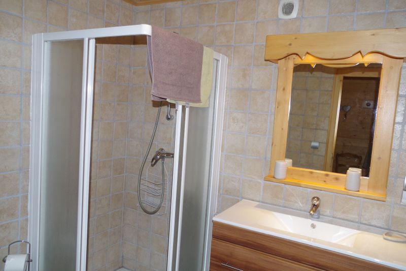 photo 26 Owner direct vacation rental Combloux chalet Rhone-Alps Haute-Savoie bathroom