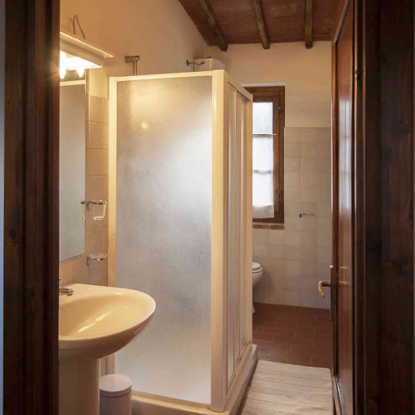 photo 11 Owner direct vacation rental Arezzo maison Tuscany Arezzo Province bathroom